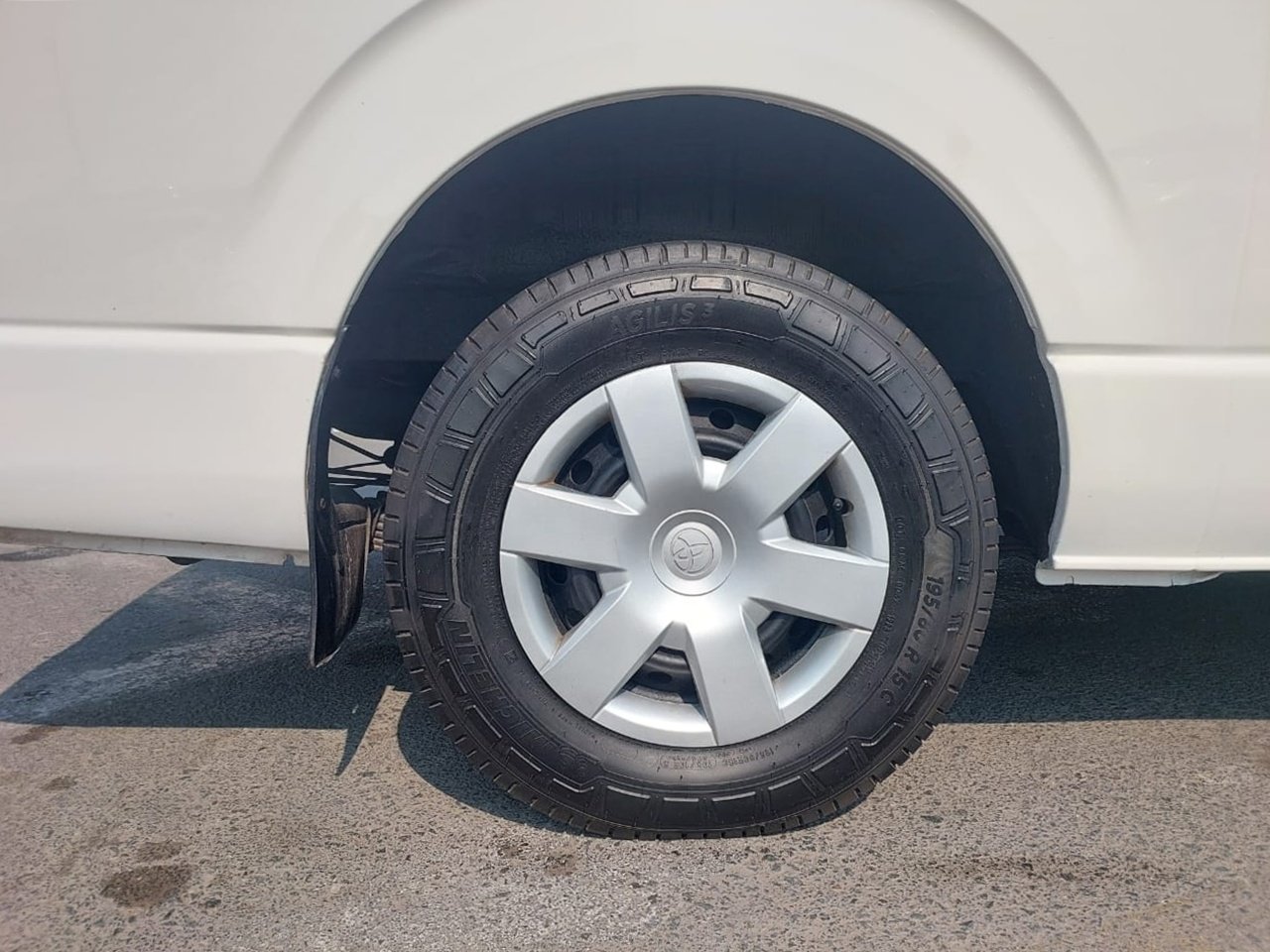 
								TOYOTA VAN full									