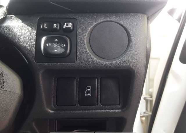 
								TOYOTA HIACE COMMUTER full									