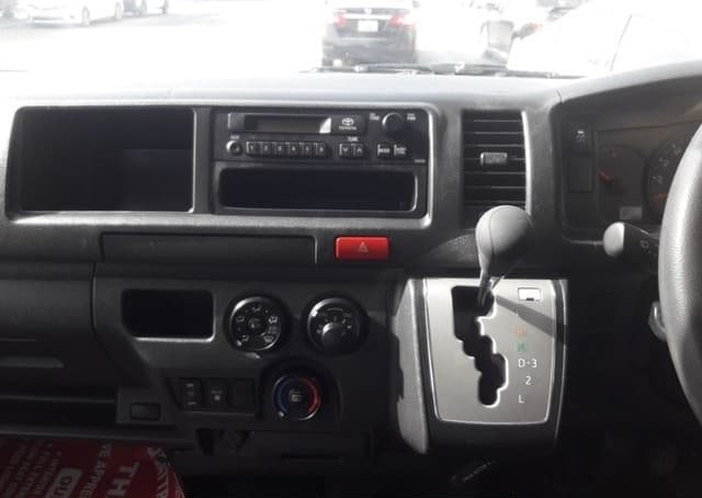 
								TOYOTA HIACE COMMUTER full									
