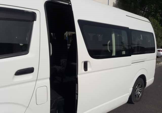 
								TOYOTA HIACE COMMUTER full									