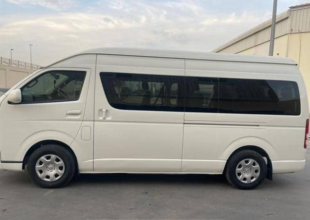 
								TOYOTA HIACE COMMUTER full									