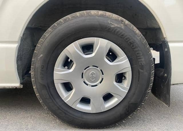 
								TOYOTA HIACE COMMUTER full									