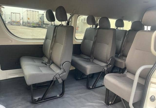
								TOYOTA HIACE COMMUTER full									
