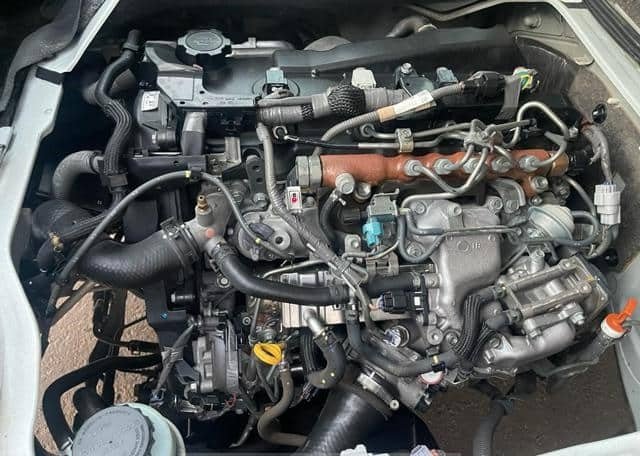 
								TOYOTA HIACE COMMUTER full									