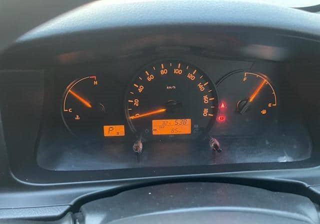 
								TOYOTA HIACE COMMUTER full									