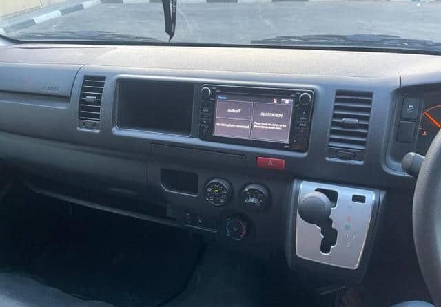 
								TOYOTA HIACE COMMUTER full									