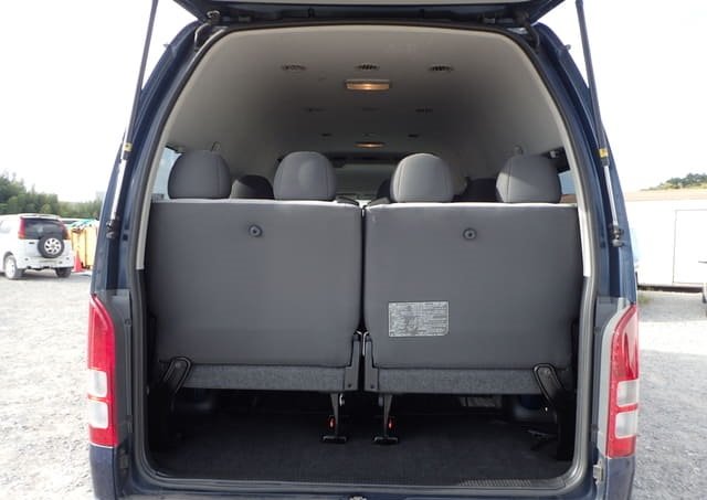 
								TOYOTA HIACE COMMUTER full									