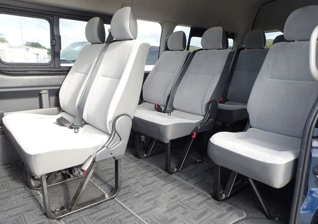 
								TOYOTA HIACE COMMUTER full									