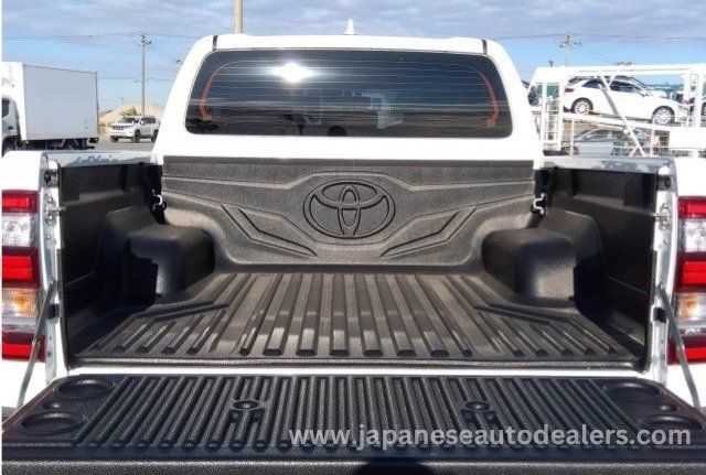 
								TOYOTA HILUX Z GR SPORTS full									