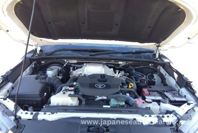 
								TOYOTA HILUX Z GR SPORTS full									