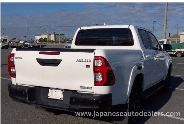 
								TOYOTA HILUX Z GR SPORTS full									