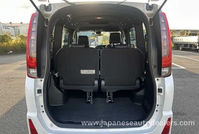 
								TOYOTA NOAH SI full									