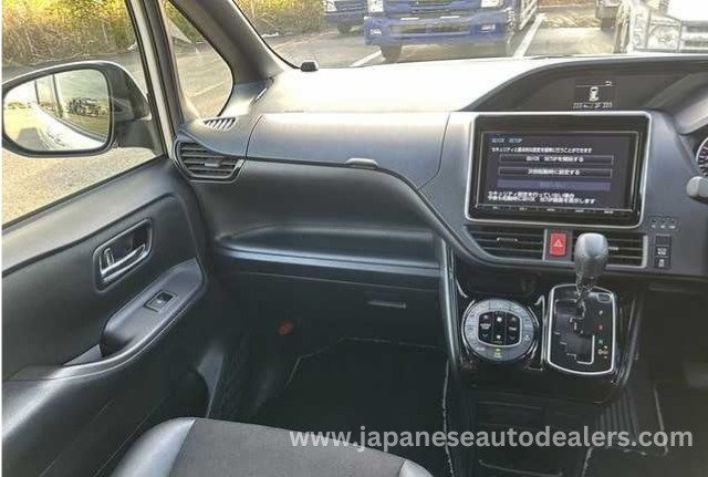 
								TOYOTA NOAH SI full									
