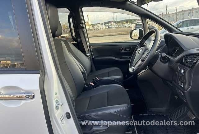 
								TOYOTA NOAH SI full									