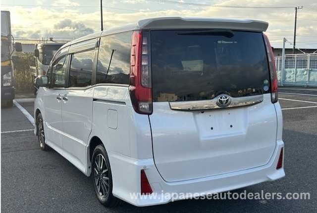 
								TOYOTA NOAH SI full									