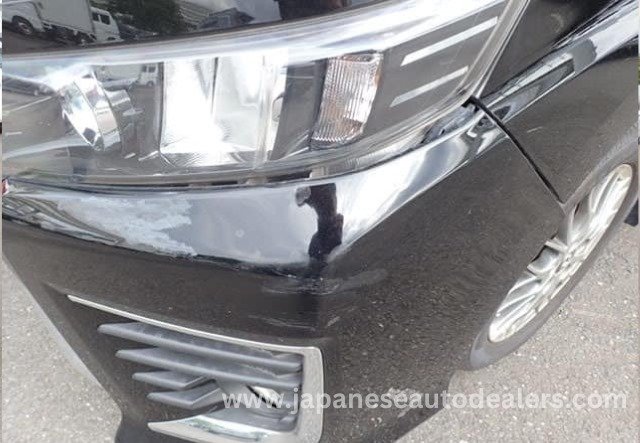 
								Toyota Voxy Hybrid full									