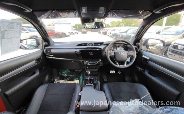 
								Toyota Hilux 2.8 GR Double Cab full									