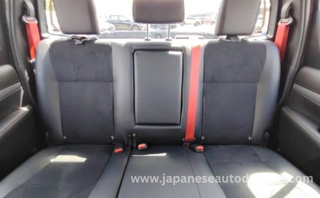 
								Toyota Hilux 2.8 GR Double Cab full									