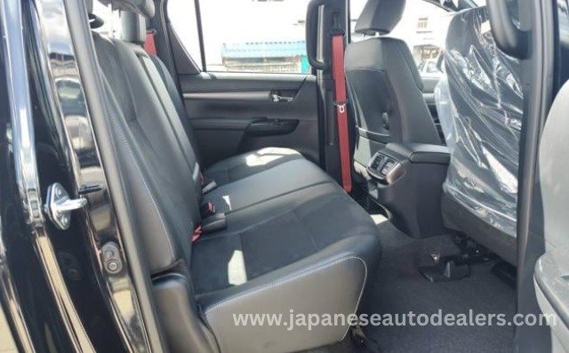 
								Toyota Hilux 2.8 GR Double Cab full									