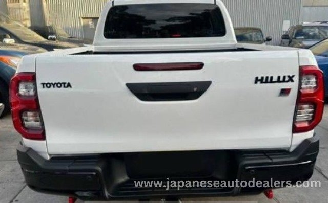 
								Toyota Hilux 2.8 GR-S full									