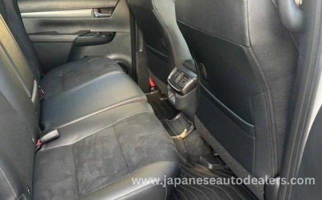 
								Toyota Hilux 2.8 GR-S full									