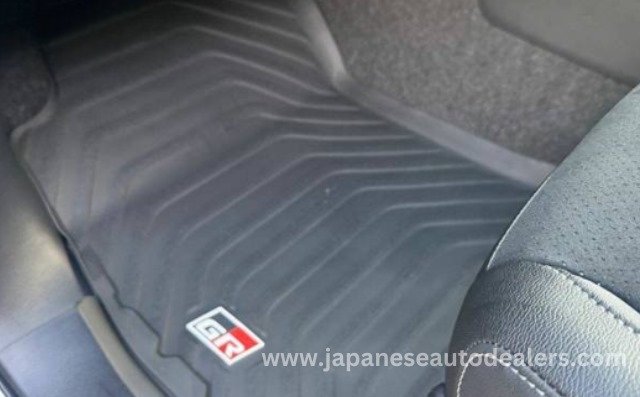 
								Toyota Hilux 2.8 GR-S full									
