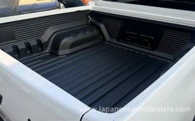 
								Toyota Hilux 2.8 GR-S full									