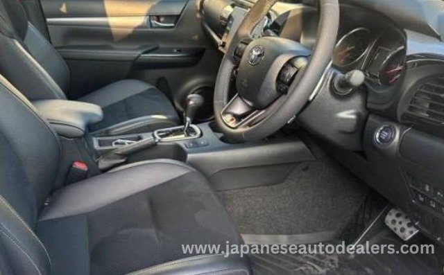 
								Toyota Hilux 2.8 GR-S full									