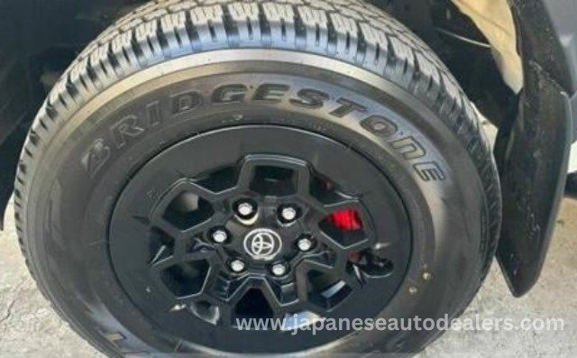 
								Toyota Hilux 2.8 GR-S full									