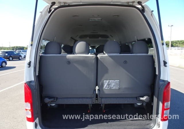 
								TOYOTA HIACE COMMUTER full									