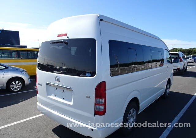 
								TOYOTA HIACE COMMUTER full									