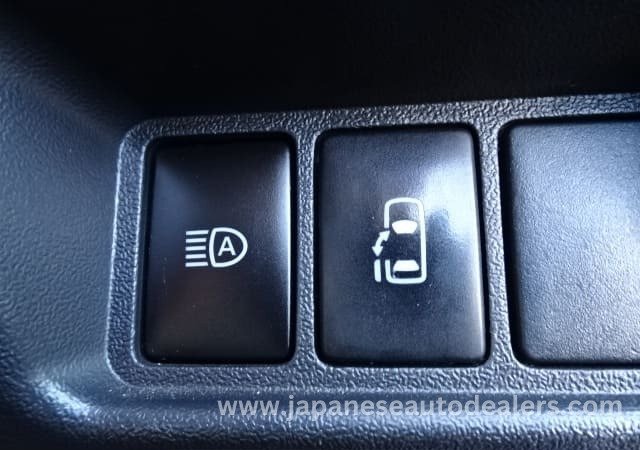
								TOYOTA HIACE COMMUTER full									