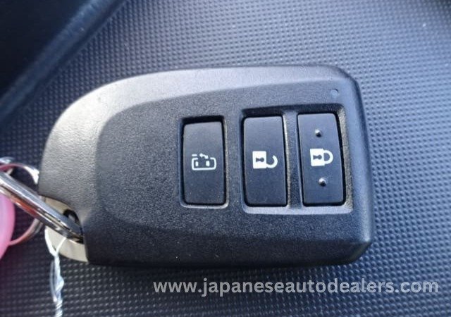 
								TOYOTA HIACE COMMUTER full									
