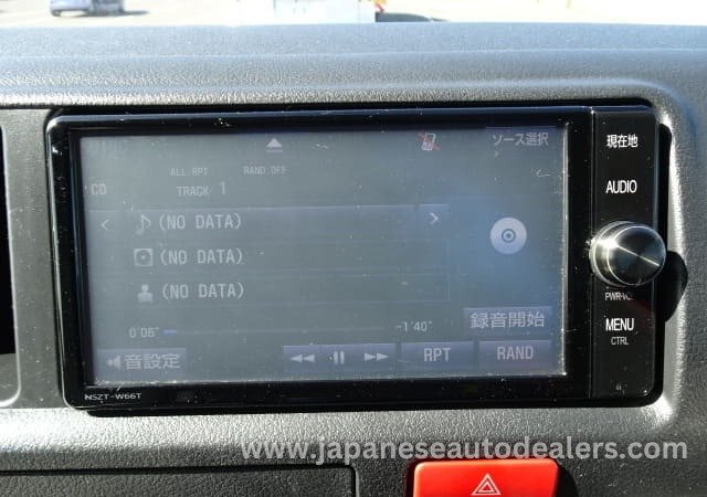 
								TOYOTA HIACE COMMUTER full									