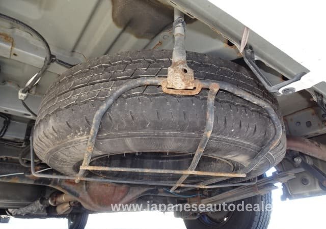
								TOYOTA HIACE COMMUTER full									