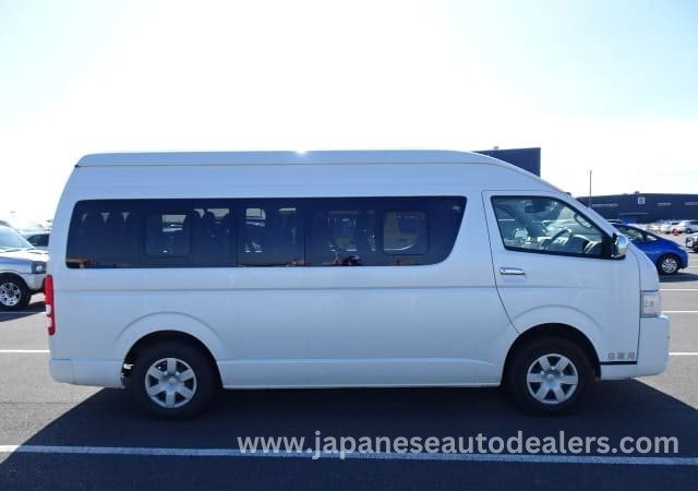 
								TOYOTA HIACE COMMUTER full									