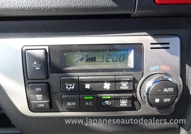 
								TOYOTA HIACE COMMUTER full									