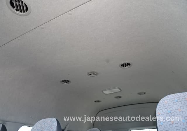 
								TOYOTA HIACE COMMUTER full									
