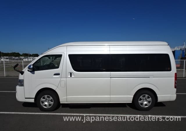 
								TOYOTA HIACE COMMUTER full									