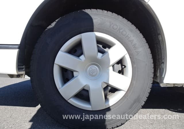 
								TOYOTA HIACE COMMUTER full									