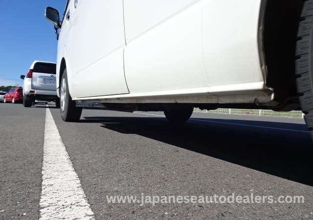 
								TOYOTA HIACE COMMUTER full									