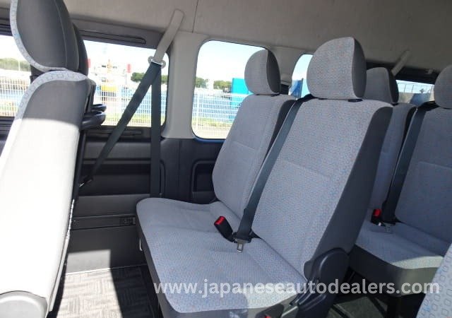 
								TOYOTA HIACE COMMUTER full									