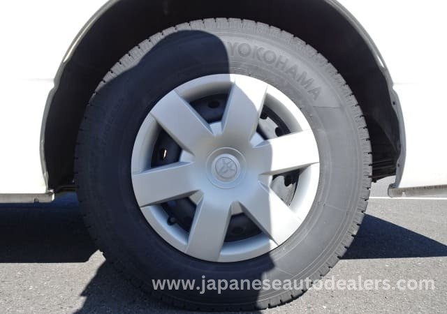 
								TOYOTA HIACE COMMUTER full									