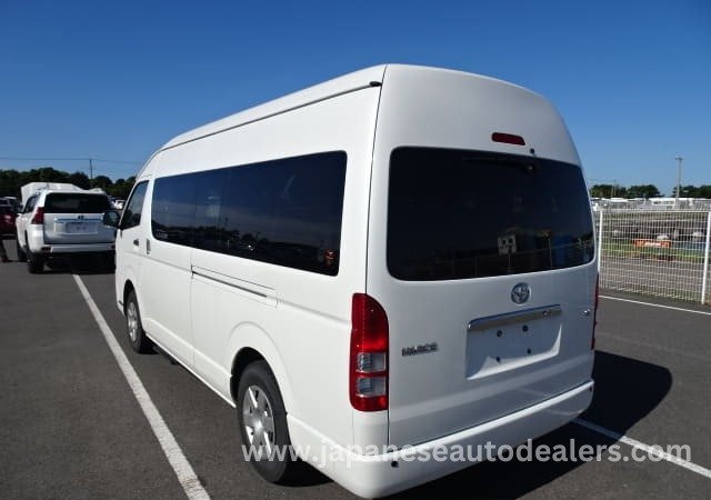 
								TOYOTA HIACE COMMUTER full									