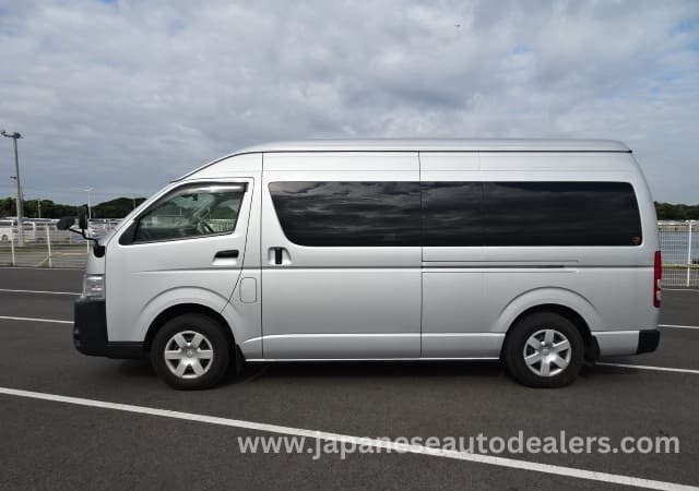
								TOYOTA HIACE COMMUTER full									