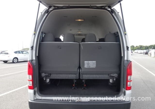 
								TOYOTA HIACE COMMUTER full									