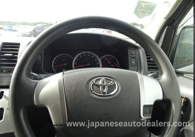 
								TOYOTA HIACE COMMUTER full									
