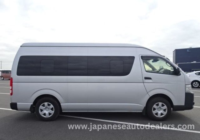 
								TOYOTA HIACE COMMUTER full									
