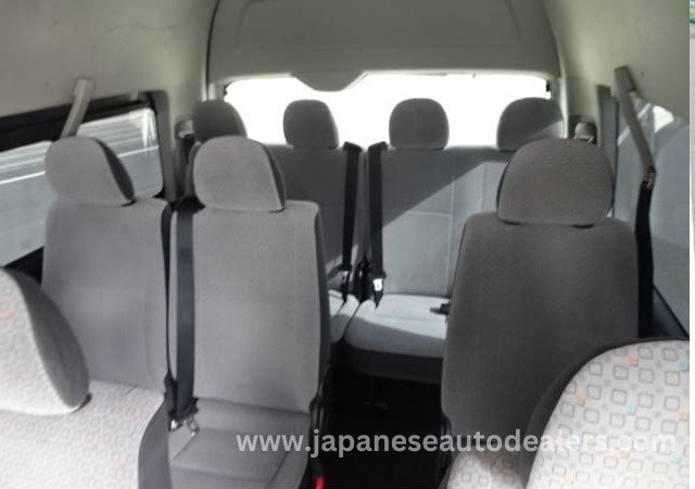 
								TOYOTA HIACE COMMUTER full									