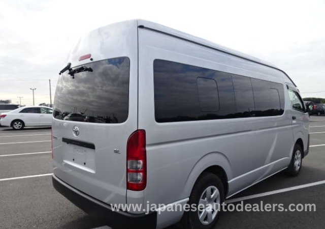 
								TOYOTA HIACE COMMUTER full									